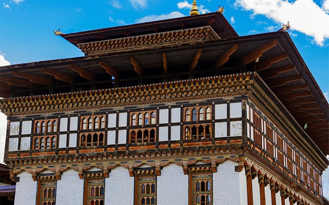 tashichho-dzong-thimphu-tsechu_kencho-wangdi